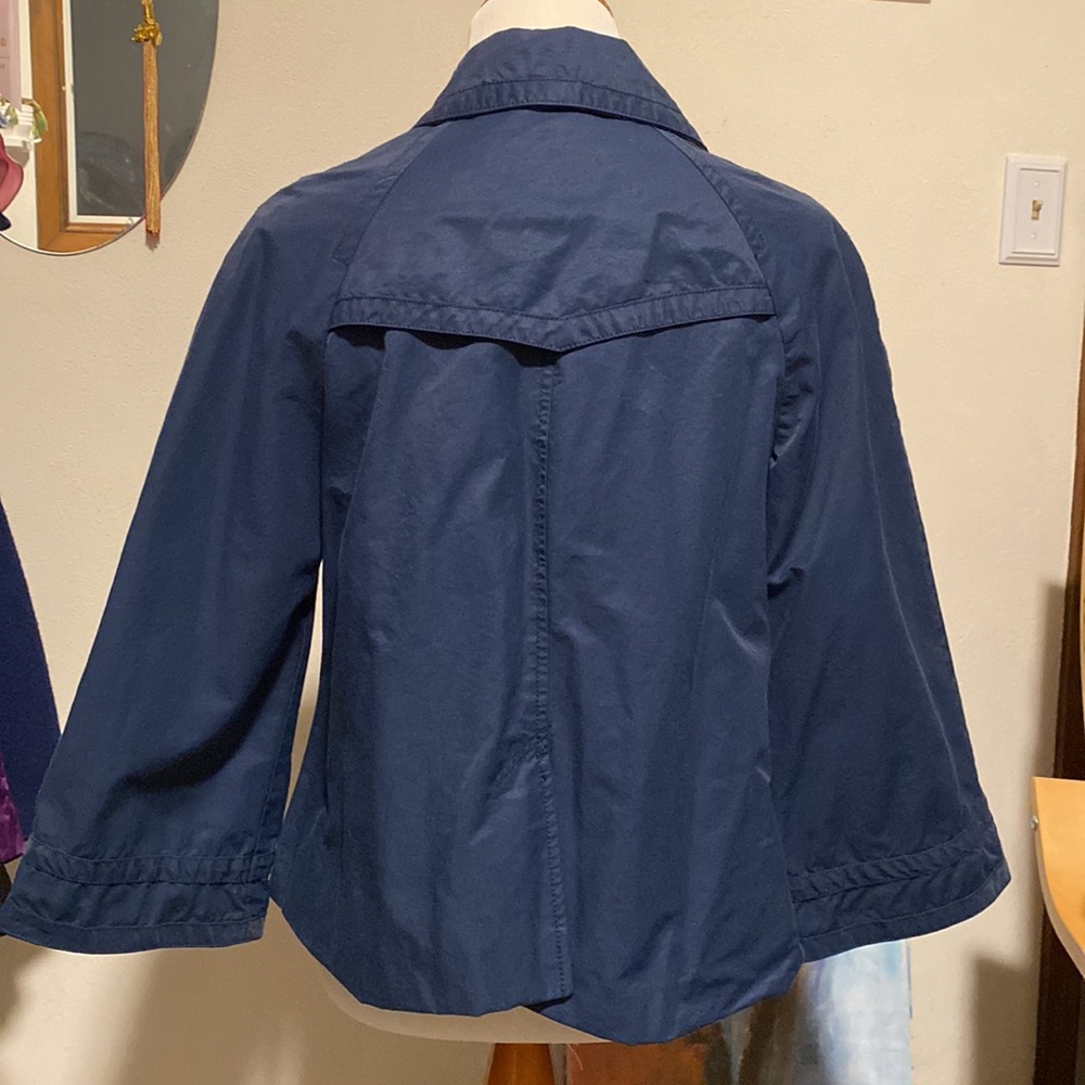 OLD NAVY cropped zip up rain jacket. Front pockets. Bell sleeves. Size US medium - Picture 3 of 12